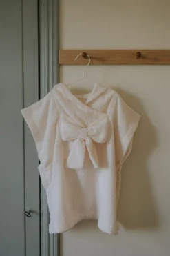 Online Bad Poncho Creamy White Handdukar