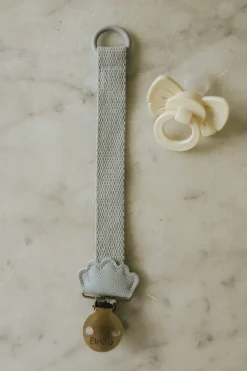Best Binky Bow Napp Oat White Nappar & Napphållare