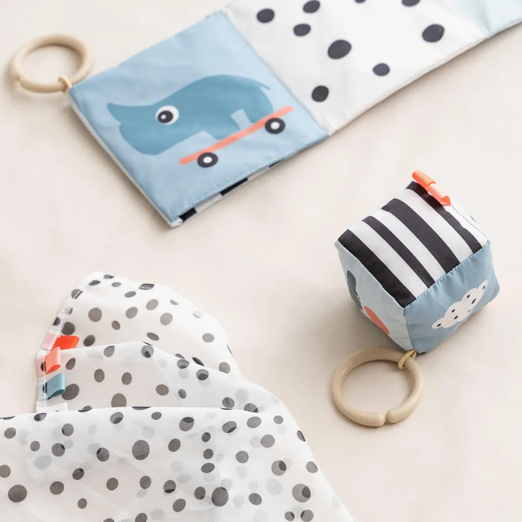 New Happy Clouds Kontrast Baby Cube Colour Mix Babyleksaker