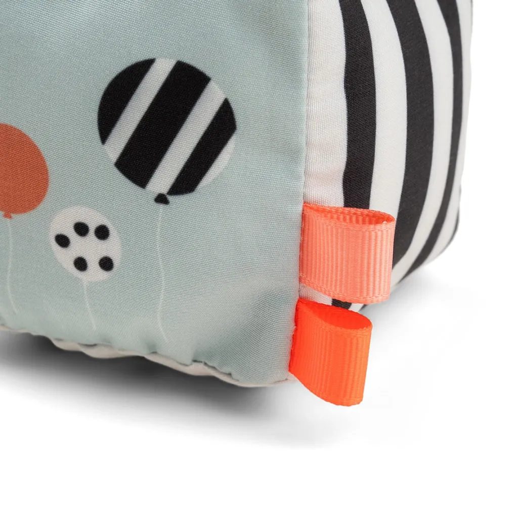 New Happy Clouds Kontrast Baby Cube Colour Mix Babyleksaker