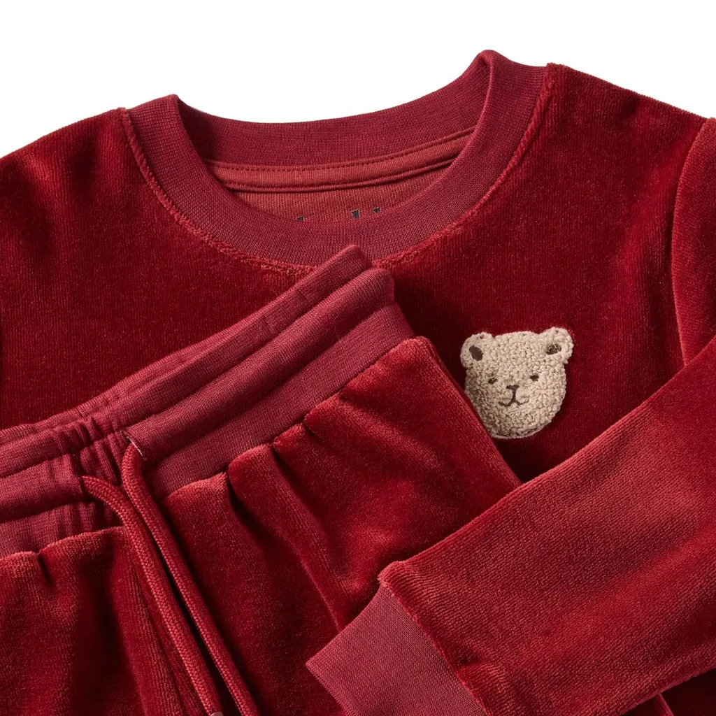 Sale Robin Velour Set med Bear Patch i Merry Red Barn Outfits & Gåvoset