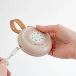 New Suzy De Luxe Speldosa Beige Babyleksaker